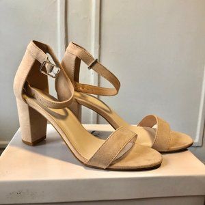 David's Bridal MBeige One Band Block Heel with Ankle Strap NWT